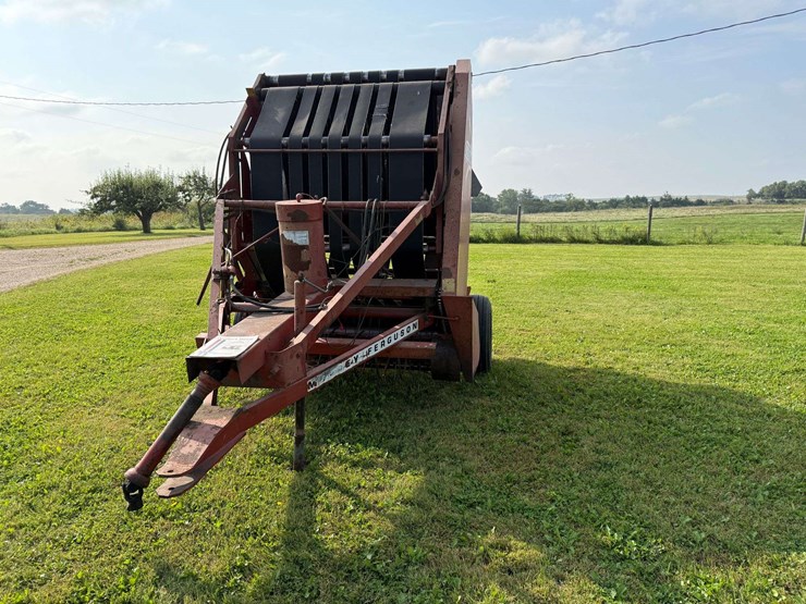 massey-ferguson-560-image-17