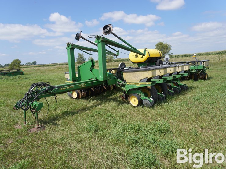 john-deere-7200-image-1