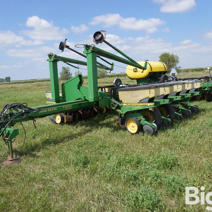 JOHN DEERE 7200