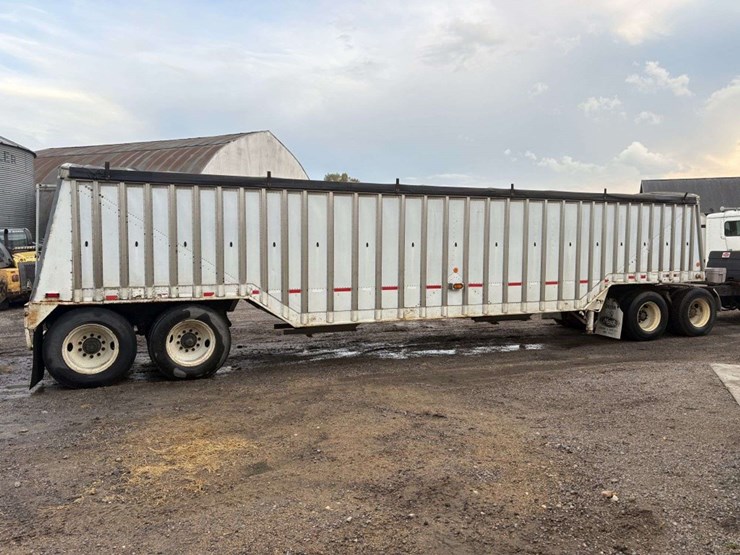 1979-cornhusker-800-40’-hopper-trailer,-66”-sides,-96”-wide,-tandem-axle,-11r24.5-on-steel-budd-rims-image-7