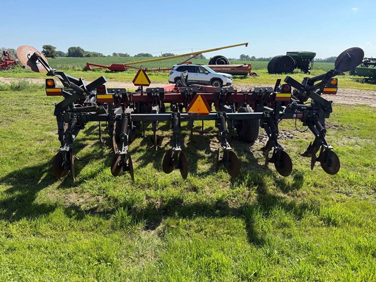 case-ih-730b-ecolo-tiger-disk-ripper,-rear-leveler,-30”-spacing,-2-bearings-are-out-but-2-good-used-image-6