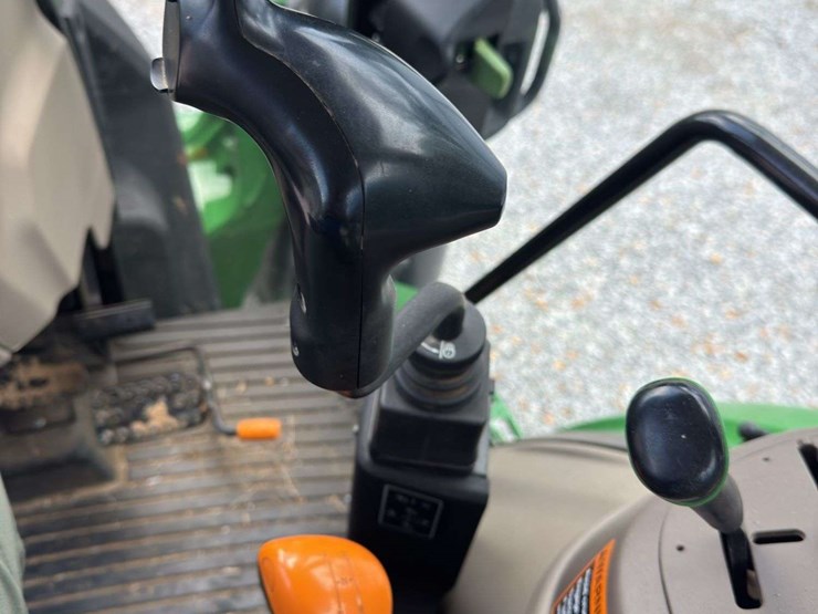 2020-john-deere-6120e-image-29