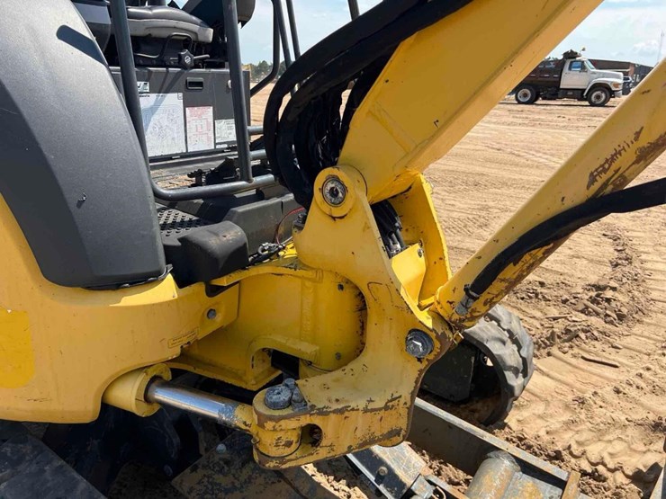 2015-komatsu-pc35-image-31