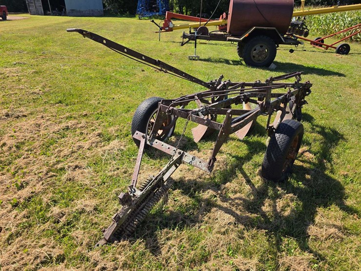 john-deere-3-bottom-plow-image-3