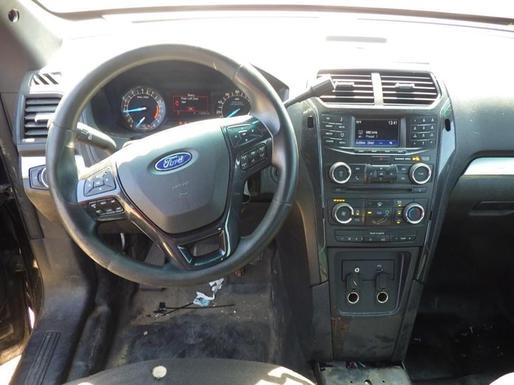 2017-ford-explorer-image-9