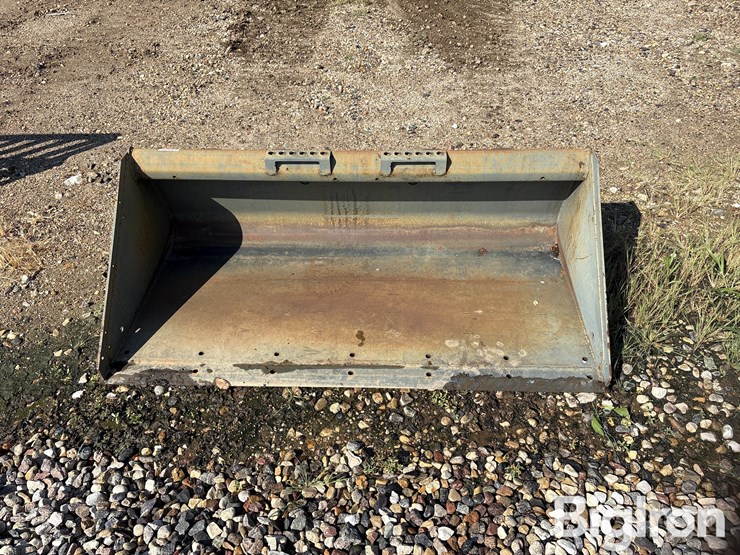 bobcat-68”-heavy-duty-skid-steer-bucket-image-2