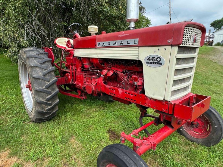 ih-460-tractor-image-4