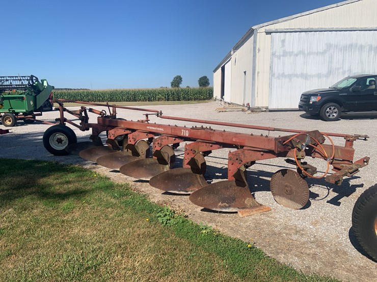 ih-710-plow-6-bottom-image-1