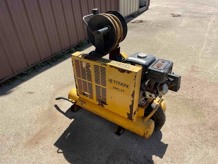titan-industrial-tac-2t-air-compressor-image-1