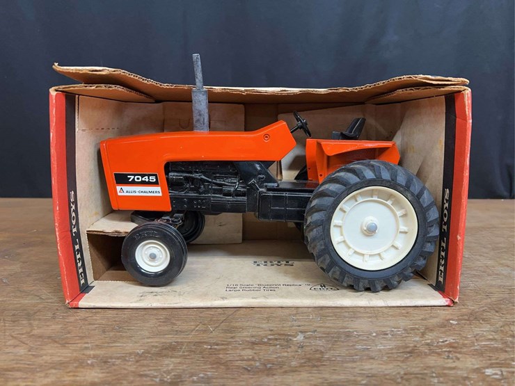 1/16-ac-7045-nib-ertl-image-1