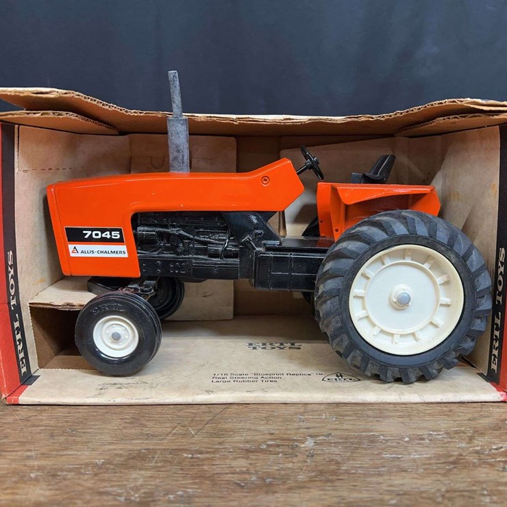 1/16 AC 7045 NIB Ertl
