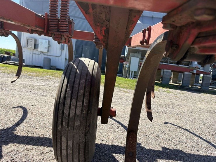 massey-ferguson-129-image-19