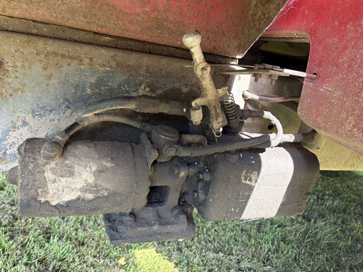 1967-chevy-c50-grain-truck,-tandem-axle-with-hyd-lift-tag-axle,-350-v8,-4+2,-8.25-20-tires,-17.5’-wo-image-38