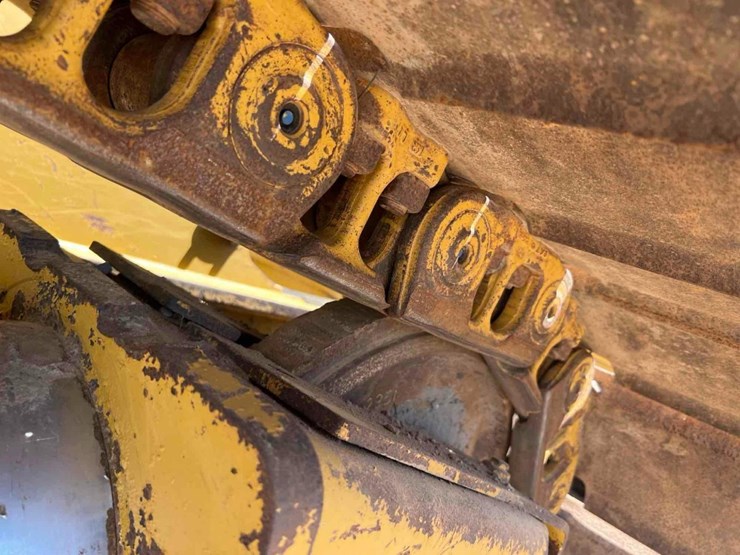 2019-caterpillar-d6n-lgp-image-17