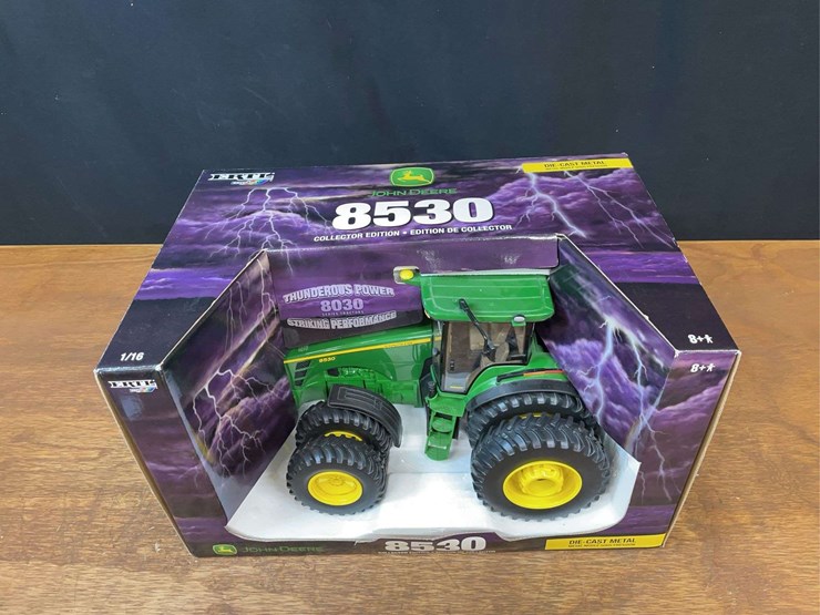 1/16-john-deere-8530-collector-nib-ertl-image-2