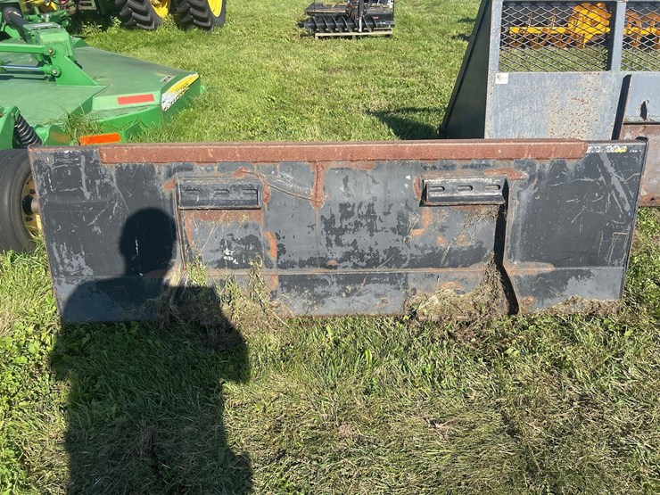 john-deere-light-material-bucket-image-6