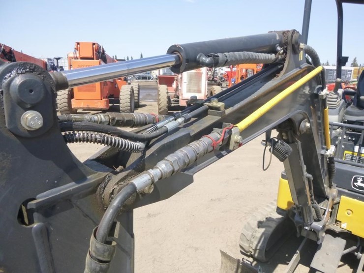 2022-deere-17g-image-23