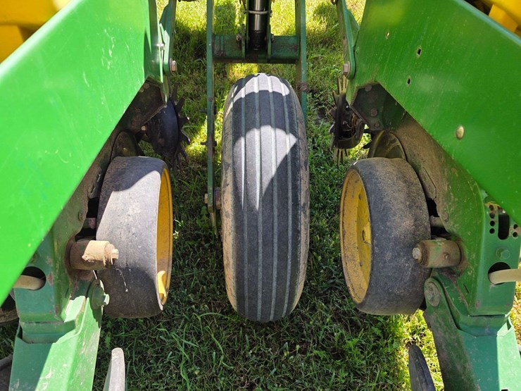 john-deere-7200-image-30