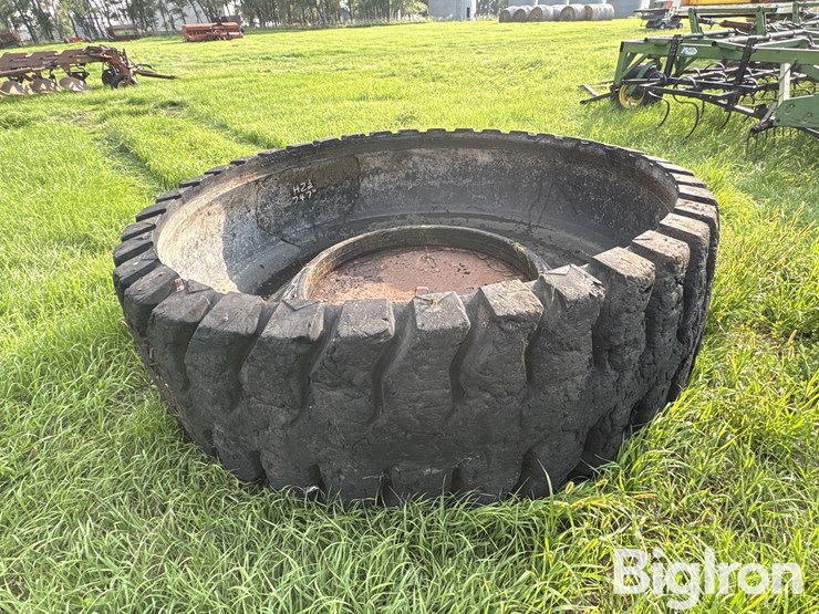 8.5’-rubber-livestock-water-tank-image-7