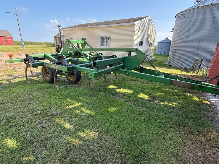 john-deere-680-image-1