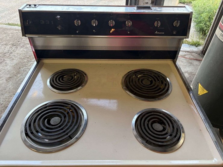amana-electric-range,-4-burners,-oven-image-2