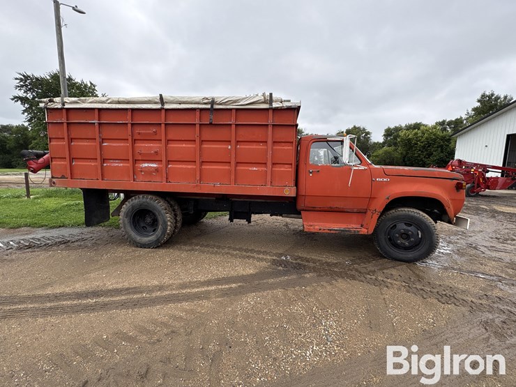1975-dodge-d600-image-4