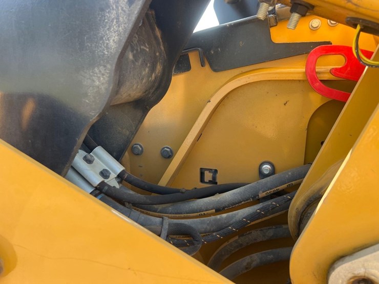 2024-caterpillar-255-skid-steer-image-17