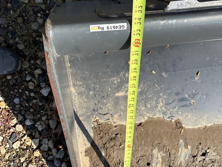 bobcat-68”-heavy-duty-skid-steer-bucket-image-13