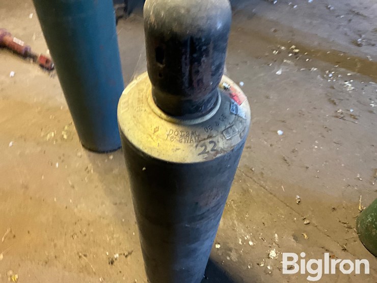 compressed-gas-cylinder-image-10