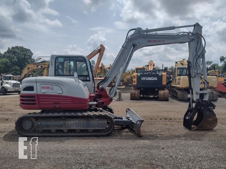2022-takeuchi-tb290-image-3