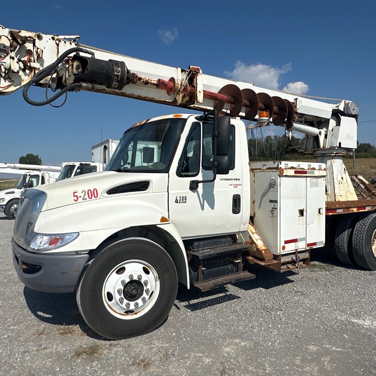 2006 INTERNATIONAL 4300