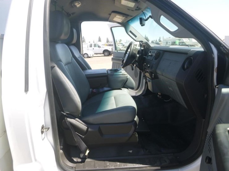 2011-ford-f550-image-23