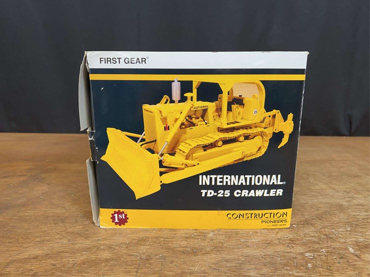 1/25-ih-td-25-crawler-nib-1st-gear-image-20