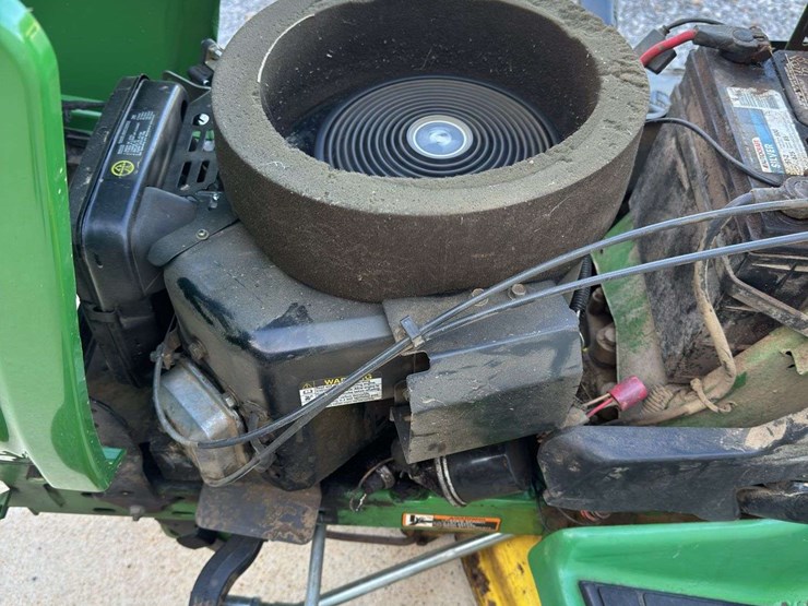 john-deere-235-image-11
