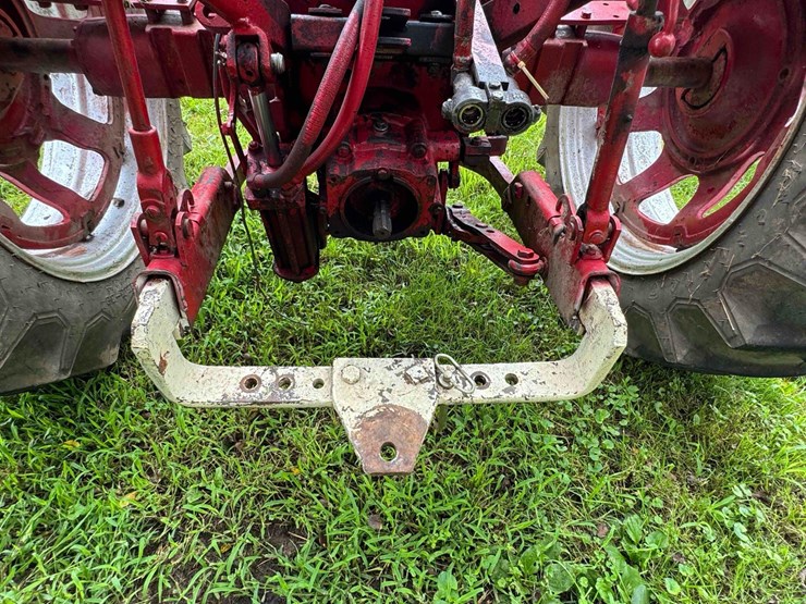 ih-460-tractor-image-14