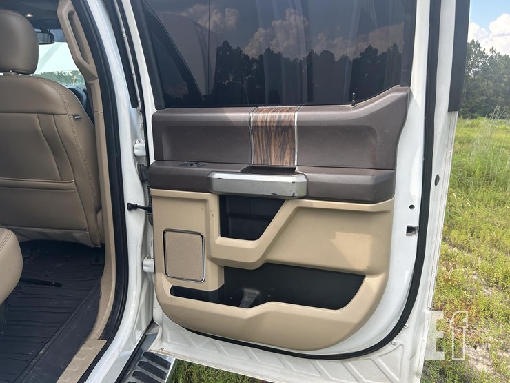 2020-ford-f150-image-26