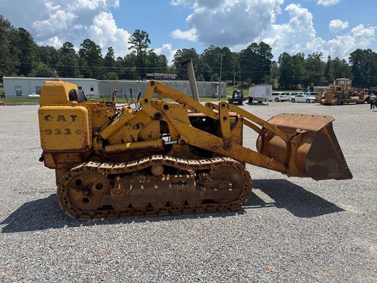 caterpillar-933-image-12