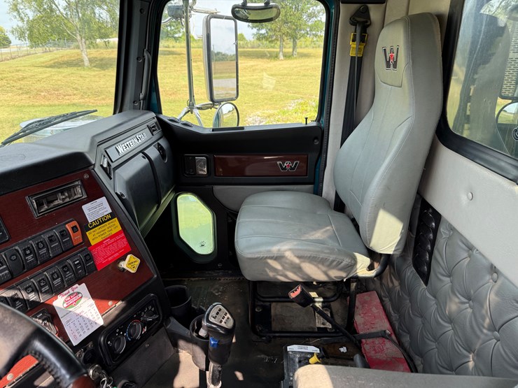 western-star-4900-image-18