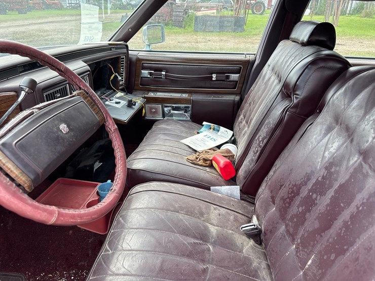 cadillac-deville-sedan-image-12