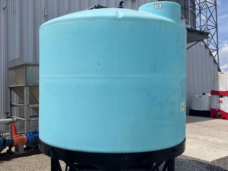 2500-gallon-cone-bottom-tank-image-3