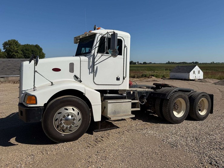 1997-peterbilt-385-image-1