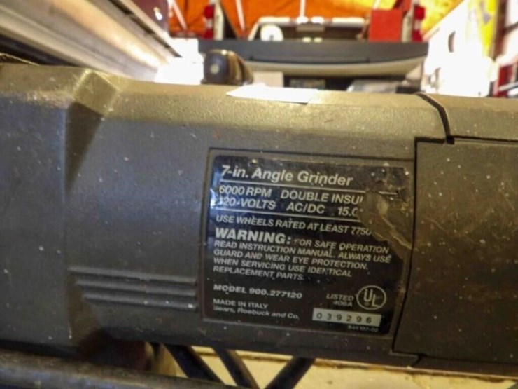 craftsman-7"-angle-grinder-image-3