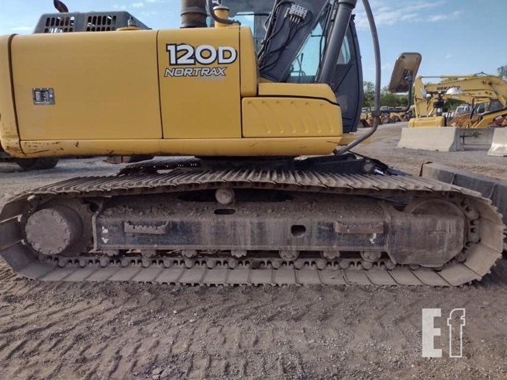 2010-deere-120d-image-35