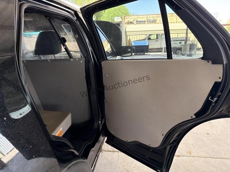 2016-ford-explorer-image-26