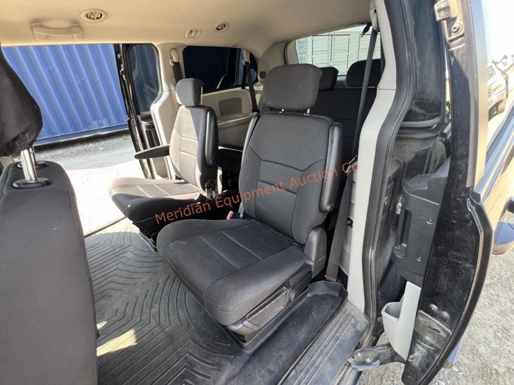 2010-dodge-grand-caravan-se-image-24