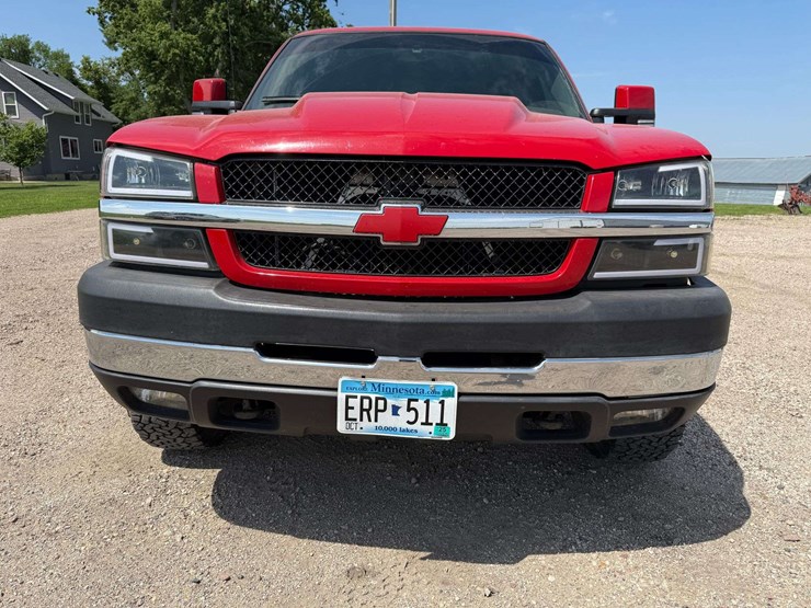 2004-chevrolet-2500hd-image-13
