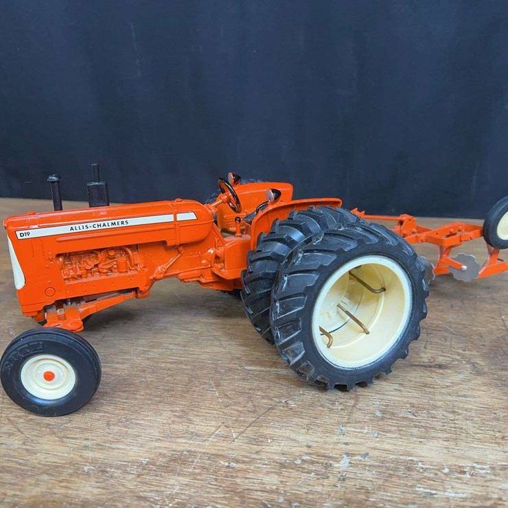 1/16 AC D19 w/Plow Customized