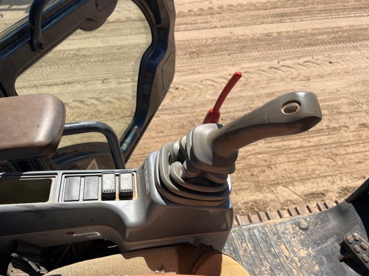 hitachi-zaxis-250lc-6n-excavator-image-36