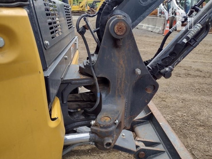 2021-deere-26g-image-22