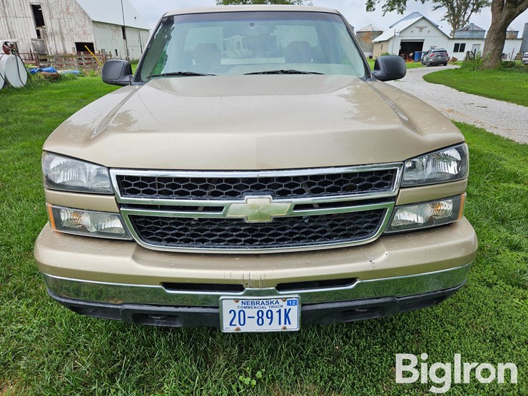 2006-chevrolet-silverado-1500-image-2